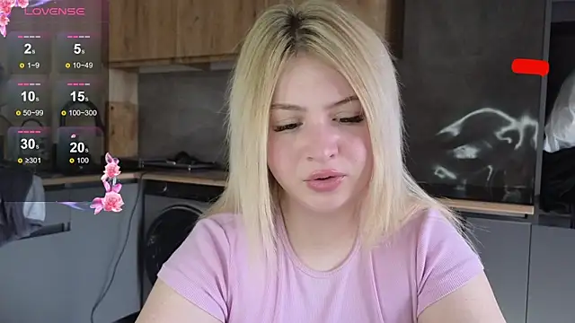 shy blondiee online show from April 17, 2026, 1:14 pm