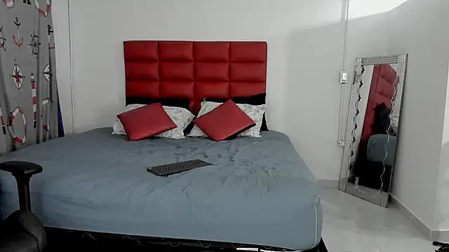 LyonGallego  online show from September 18, 2025, 8:16 am