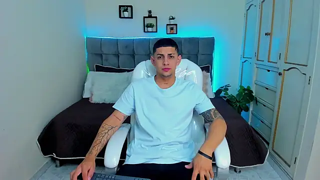 Alex cute77 online show from January 24, 2025, 12:20 pm