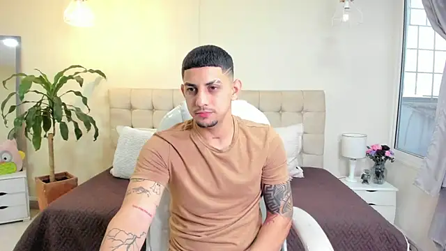 Alex cute77 online show from March 20, 2025, 12:11 pm