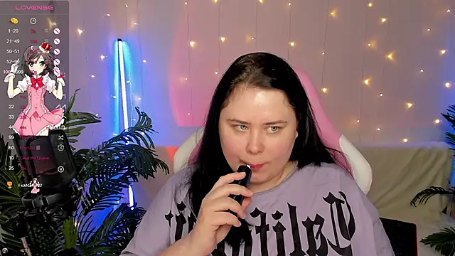 Snapshot of Akemi_BBW chatting on December 14, 2024, 10:18 pm Akemi BBW online show from December 14, 2024, 10:18 pm