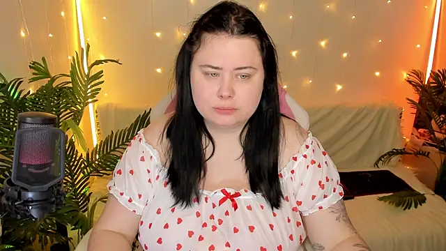 Snapshot of Akemi_BBW chatting on December 30, 2024, 6:05 pm Akemi BBW online show from December 30, 2024, 6:05 pm