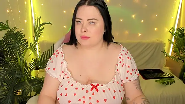 Snapshot of Akemi_BBW chatting on January 2, 2025, 3:08 pm Akemi BBW online show from January 2, 2025, 3:08 pm
