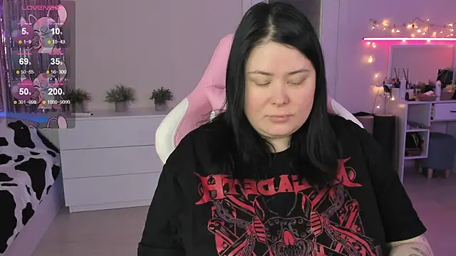 Akemi BBW online show from May 17, 2026, 8:23 am