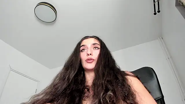 PortraitMarie online show from December 26, 2024, 8:32 pm