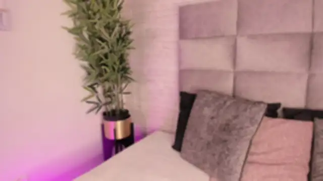 Snapshot of mia_crawford chatting on October 21, 2025, 11:44 am mia crawford online show from October 21, 2025, 11:44 am