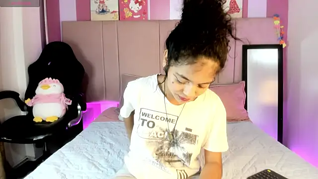 Winnifer Gonzal online show from March 14, 2025, 3:48 am