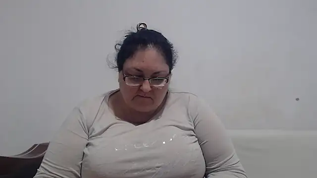 Snapshot of Nykyxo chatting on April 12, 2026, 5:51 pm Nykyxo online show from April 12, 2026, 5:51 pm