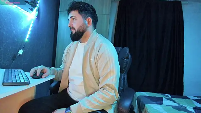 Eduu2322 online show from February 3, 2025, 10:32 pm