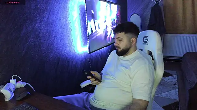 Eduu2322 online show from April 7, 2026, 11:48 pm