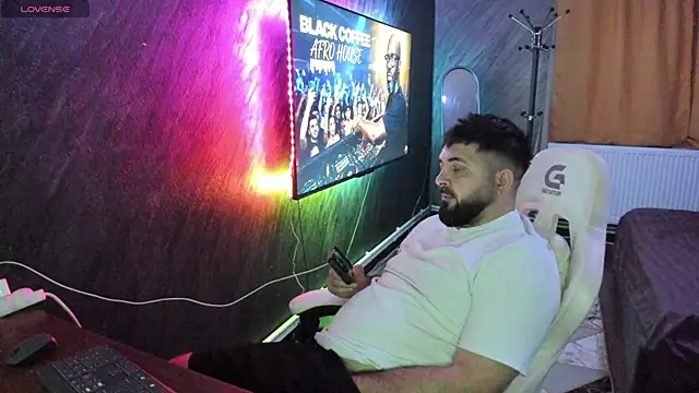 Eduu2322 online show from April 9, 2026, 7:41 pm