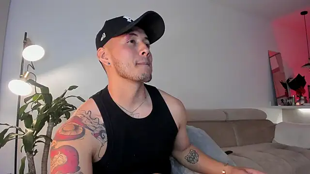 Snapshot of Chriskyle_ chatting on March 11, 2025, 5:16 am Chriskyle  online show from March 11, 2025, 5:16 am