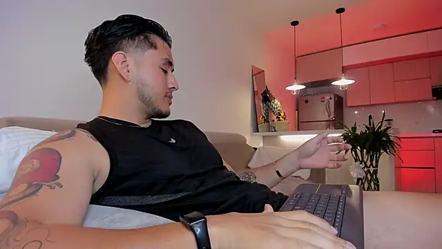 Snapshot of Chriskyle_ chatting on September 18, 2025, 12:12 am Chriskyle  online show from September 18, 2025, 12:12 am