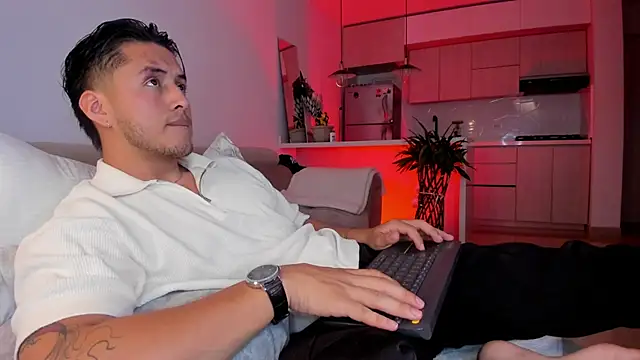 Chriskyle  online show from November 27, 2025, 12:02 am