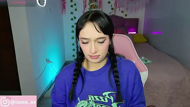 issagarcia online show from October 7, 2025, 1:03 am