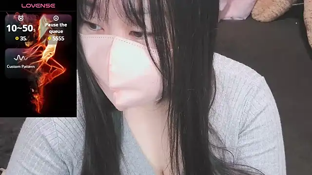 yuinyan3150 online show from February 7, 2025, 3:01 am