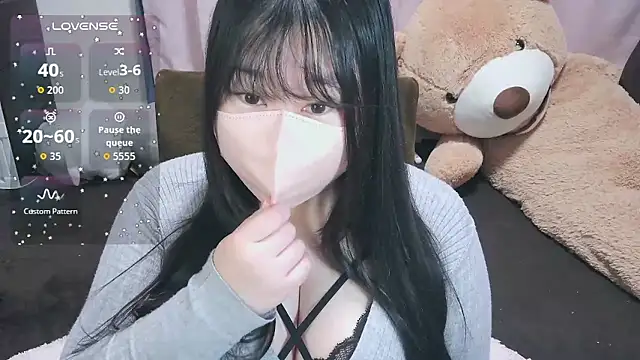 yuinyan3150 online show from April 15, 2026, 12:34 pm