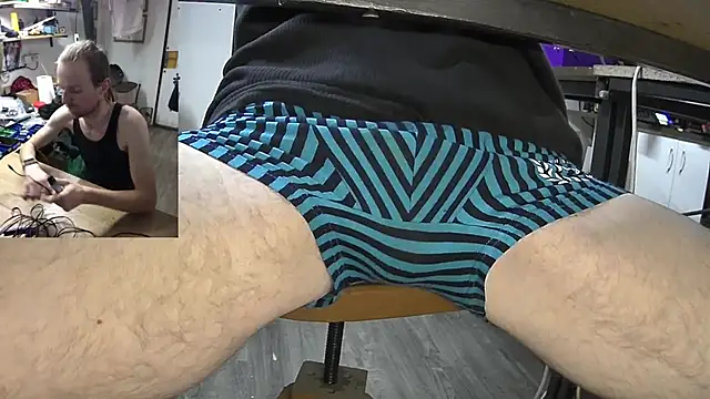 Snapshot of Happy_Michal chatting on December 19, 2024, 2:57 pm Happy Michal online show from December 19, 2024, 2:57 pm