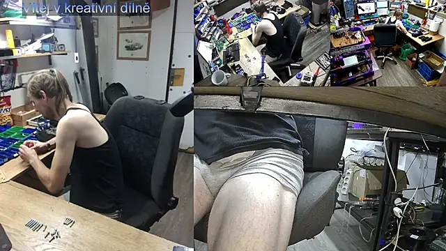 Snapshot of Happy_Michal chatting on January 21, 2025, 11:13 am Happy Michal online show from January 21, 2025, 11:13 am