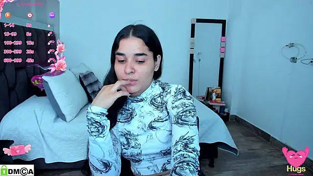 Snapshot of SweetMegan_1 chatting on October 24, 2025, 12:23 pm SweetMegan 1 online show from October 24, 2025, 12:23 pm
