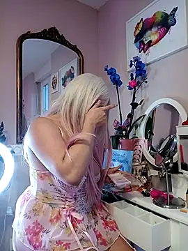 Snapshot of Lia_Roxx chatting on February 13, 2025, 4:17 pm Lia Roxx online show from February 13, 2025, 4:17 pm