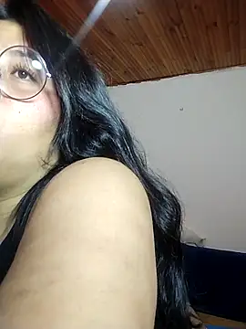 Snapshot of KATYGONZALEZ chatting on April 17, 2026, 6:22 pm KATYGONZALEZ online show from April 17, 2026, 6:22 pm