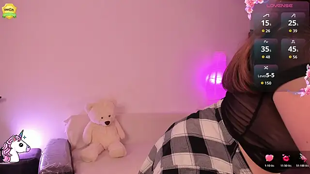 EvaUniporn online show from November 29, 2025, 3:15 pm