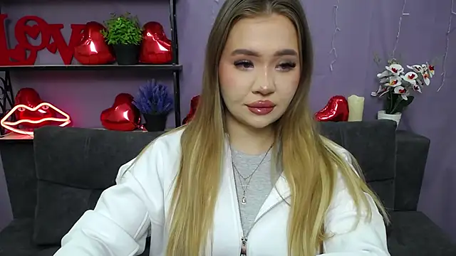 StacyYellig online show from March 4, 2025, 8:49 pm