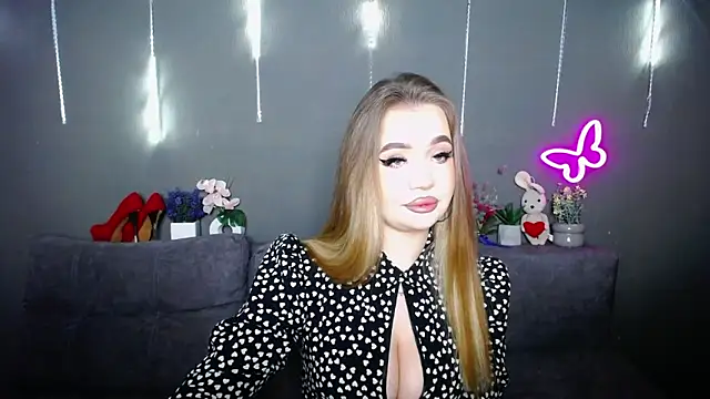 StacyYellig online show from April 16, 2026, 10:23 pm