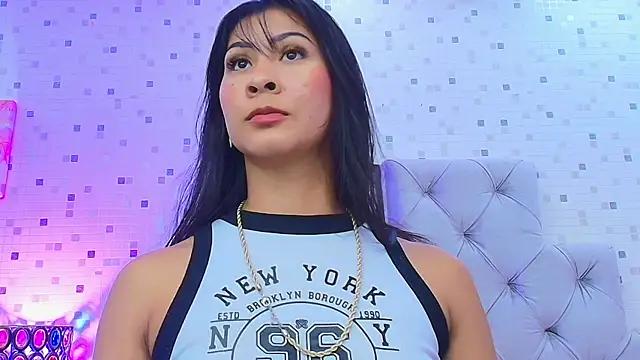 JulietaReyess online show from November 30, 2025, 11:47 am