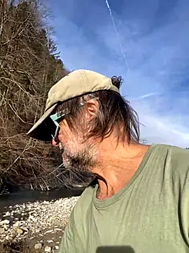 artXhibitor online show from November 28, 2025, 1:03 pm