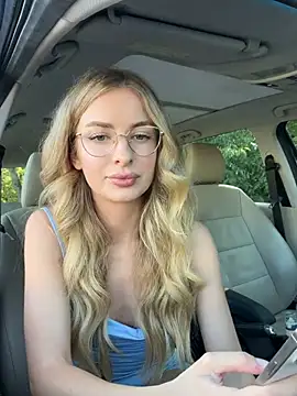 Snapshot of EvieEvans chatting on July 9, 2026, 4:11 pm EvieEvans online show from July 9, 2026, 4:11 pm