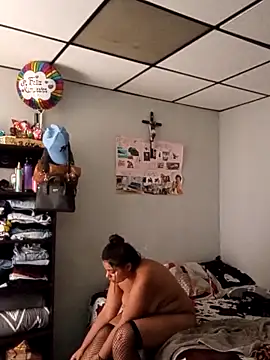 stefanie010 online show from October 28, 2025, 6:32 pm