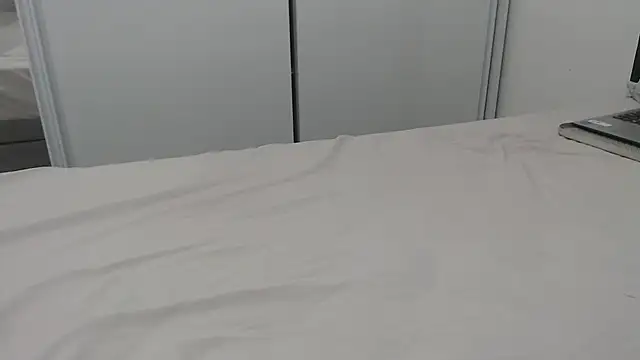 TODALINDA online show from October 30, 2025, 4:03 am