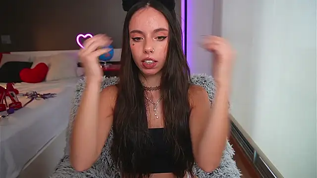 Snapshot of Dayna_Nebula chatting on January 17, 2025, 1:35 pm Dayna Nebula online show from January 17, 2025, 1:35 pm