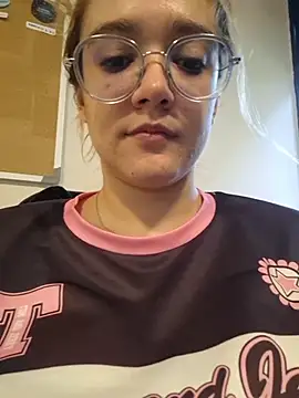 NaomiShimizu online show from April 17, 2026, 8:23 pm