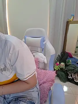 NaomiShimizu online show from June 1, 2026, 8:32 pm