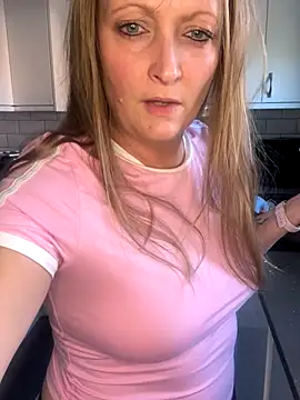 HoneyBluex online show from November 12, 2025, 1:00 pm