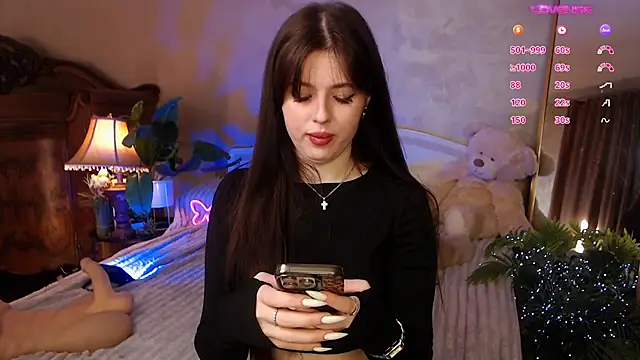 JulieHeets online show from January 1, 2025, 10:21 am