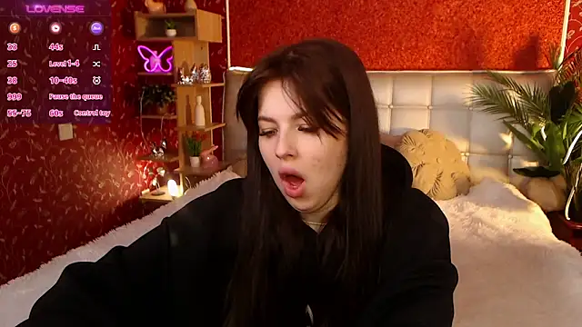 JulieHeets online show from March 21, 2025, 9:23 am