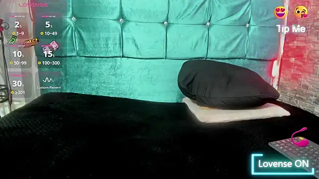 Cloee66 online show from December 2, 2025, 6:25 pm