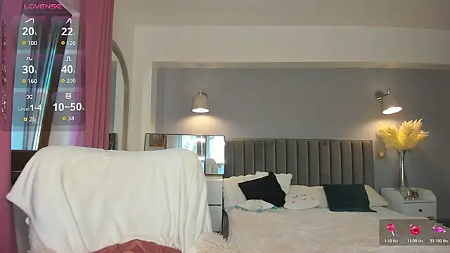 Awesome Jolie online show from October 31, 2025, 8:04 am