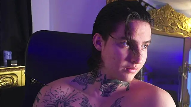 dantecoppolaa  online show from December 24, 2024, 9:33 pm