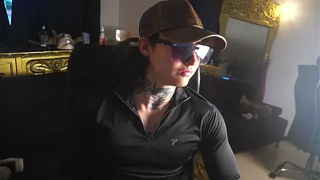 dantecoppolaa  online show from February 8, 2025, 10:19 pm