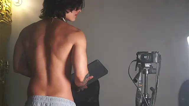 dantecoppolaa  online show from February 10, 2025, 2:52 am