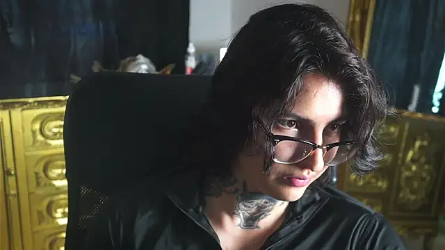 dantecoppolaa  online show from February 12, 2025, 9:11 pm