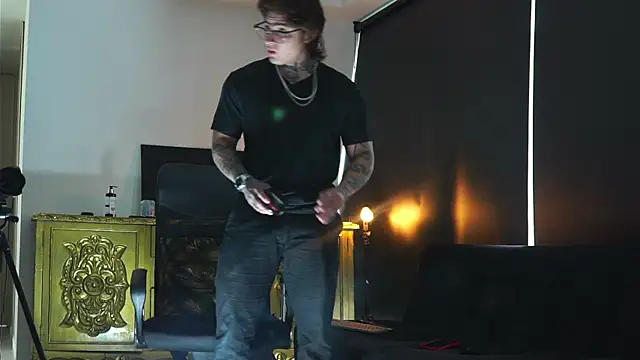 dantecoppolaa  online show from September 20, 2025, 4:19 pm