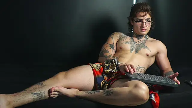 dantecoppolaa  online show from September 23, 2025, 10:02 pm