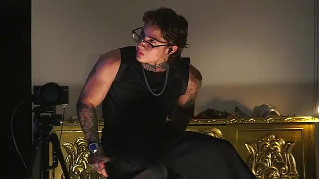 dantecoppolaa  online show from September 24, 2025, 11:52 pm