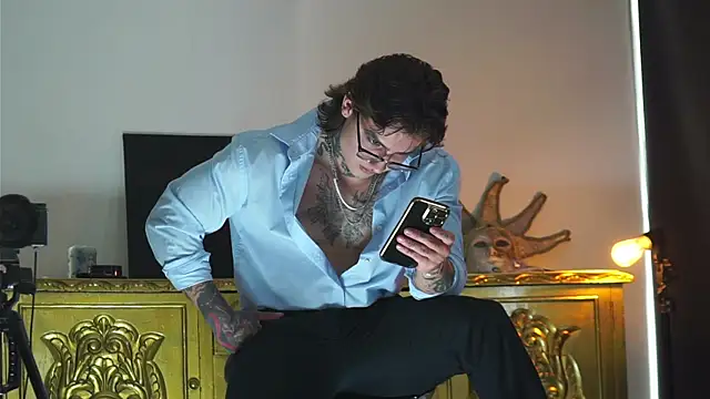 dantecoppolaa  online show from September 27, 2025, 7:52 pm